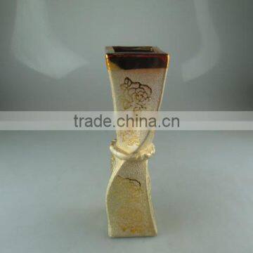 Beautiul Golden Porcelain Type Vase With Flower Design photo-2