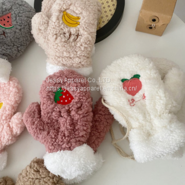 Instagram Fluffy Gloves Keep a Cute Girl Warm and Wet photo-2