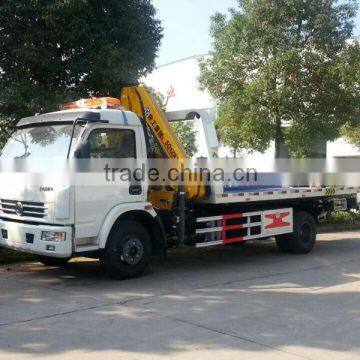 Dongfeng duolika wrecker truck with 3.2ton folding boom crane