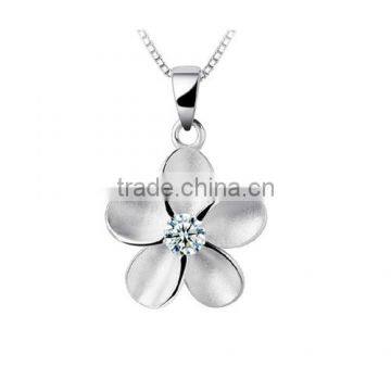 Artistic Lady Liked Flowers Pattern Design With Stone Necklace