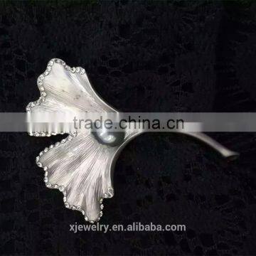 fashion one leaf with pearl cc brooch