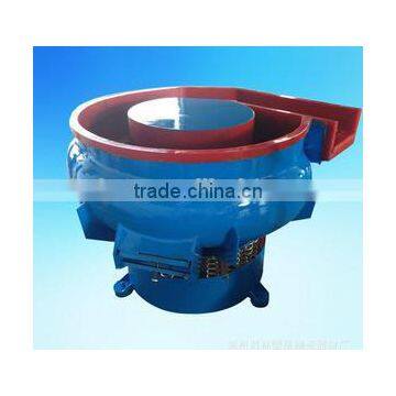 Vibratory finishing machine with separator