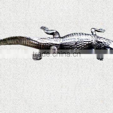 NICKLE PLATED METAL CROCODILE STATUE FOR HOME & GARDEN DECORATION, GARDEN DECORATION CROCODILE