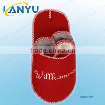 Hot red felt slippers set