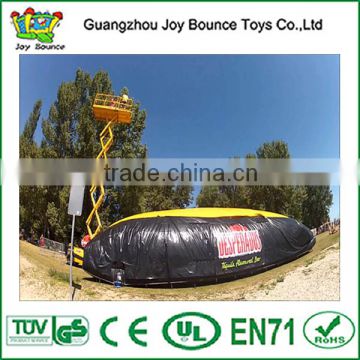 big jump stunt air bag with inflatable jumping platform