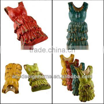 DRESS SHAPE WALL CERAMIC PLANTER