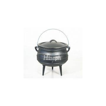 Cast iron potjie pot with three legs