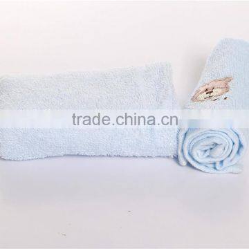 China Towe Factory with Light Blue Embroidery Cartoon Kids/Child Bath Towel