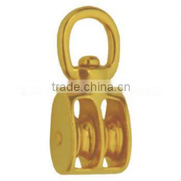 Swivel double sheave pulley