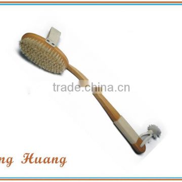 Bristle bath brush with wooden handle