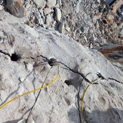Handheld rock splitter