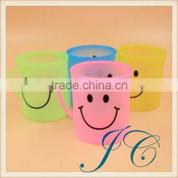 Cheapest Smile Face Plastic Gargle Cup For Promotion