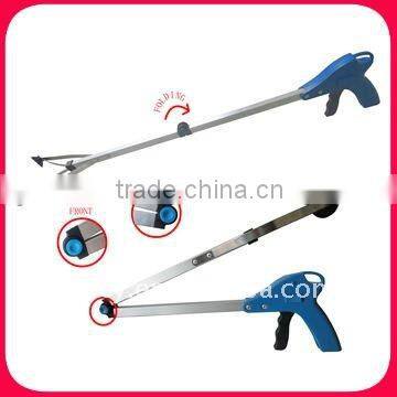 Folding reacher tool