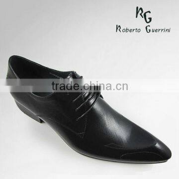 Men leather dress shoe