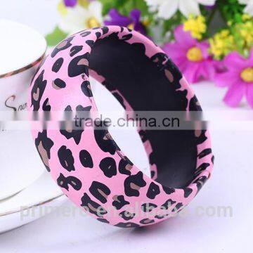 Wholesale Fashion Mixed Color Leopard Printed Wide Acrylic Resin Bangle photo-6