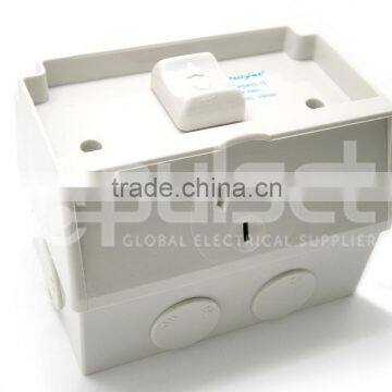 Single & double socket outlet with mounting block