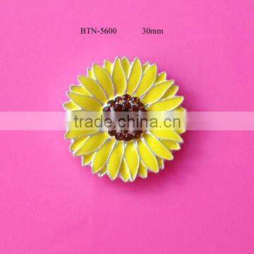 Hot selling factory price sunflower rhinestone button in stock (btn-5600)