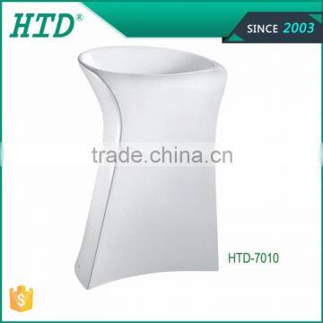 HTD-7010 New Design Sanitary Ware Ceramic Pedestal Basin