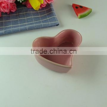 Chaozhou Supplier stocked glazed love shape porcelalin bowls household bowls