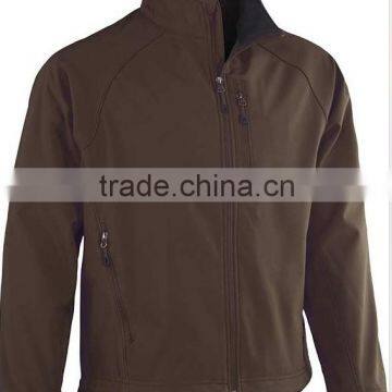 Men's outdoor softshell jacket good design zips