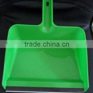 plastic dust pan with handler