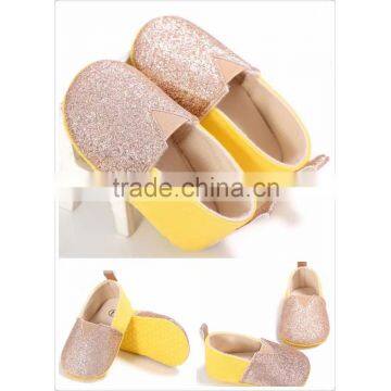 Wholesaler shoes stock for new born baby sequines yellow pink easy wear child shoe