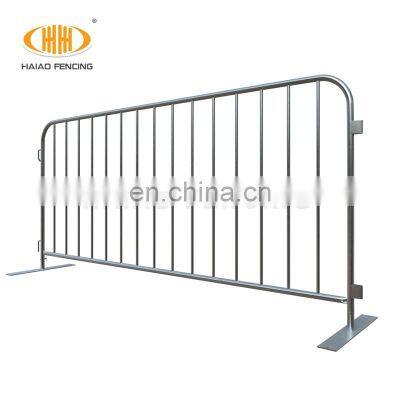 Flat feet galvanized crowd control barrier