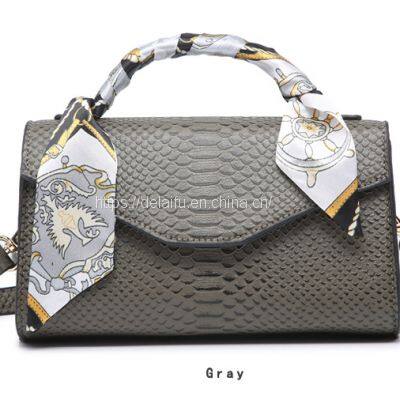 2023 Spring New Arrival Serpentine Cross-body Small Square Bag Factory Stock Wholesale photo-3