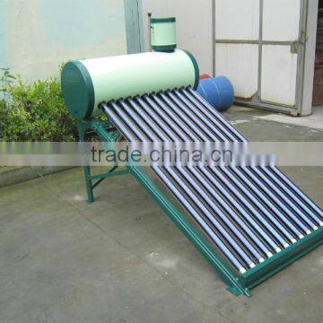 Solar thermal water heater with evacuated tubes