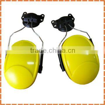 Adjustable ear muff for safety helmet