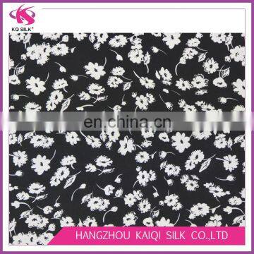 China Supplying Floral Fabric Print Silk Fashion Fabric Silk Crepe de Chine Fabric for Woman Clothing 2017