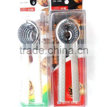 The Best-Selling Kitchen Tools With Plastic Handle Nutcracker photo-2