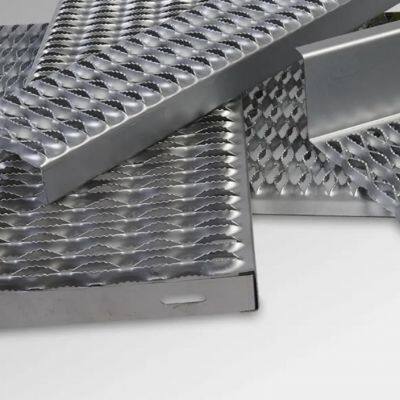 Non-Slip Safety Serrated Walkway Grip Strut Diamond Steel Plank Grating Panel