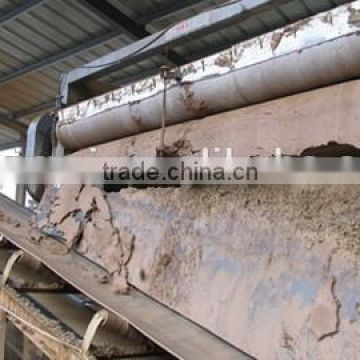 Sludge dewatering machine for belt filter press