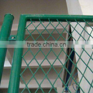 wire mesh fence