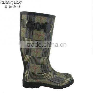 Rubber rain boot women fashion boot has large square ground with hasp