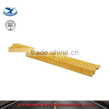 Lower Factoty Price 1000*135*20mm Soft Flexible 1 channels Plastic cable protector ramp