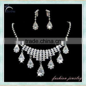Charming wedding jewelry set with diamond