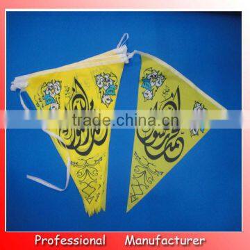 Best price triangle flag,yellow color advertising flag,hanging sports pennants