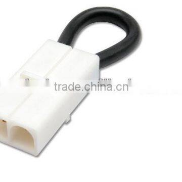 Connector, 14.4 volt to 7.2 volt jumper allows a Traxxas dual-battery 14.4 ESC to run on a single 7.2V battery pack)