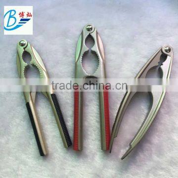 Manual Steel Rotary Nut Cracker