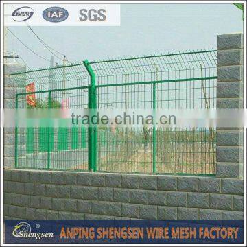 4mm Wire dia PVC Coated Galvanized Welding Wire Mesh Fence Panel (with bends or flods)