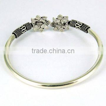Excellent !! Flower Shape Plain 925 Sterling Silver Bracelet, For Beautiful Wrist, Fresh Silver Jewellery photo-4