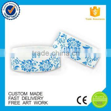 China regional feature jewelry wholesale wide silicone bracelet