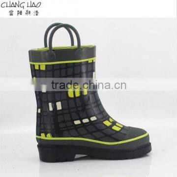 kids rubber rain boot manufacturer, Lined Plaid ground with handle