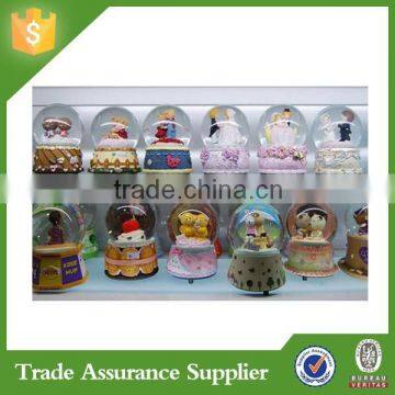 Latest animals plastic water globe gifts water globe