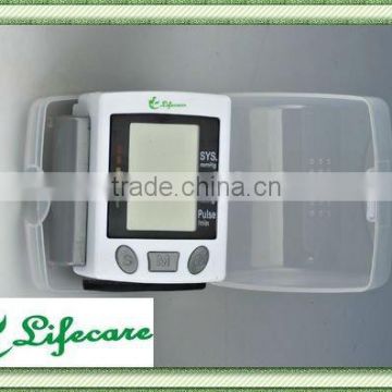 Wrist type blood testing equipment