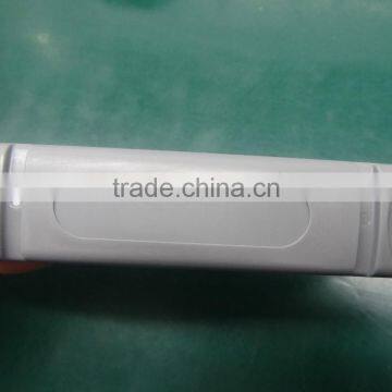 Strong UHF RFID tag for tracking metal object