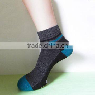 China suppliers customed wholesale low cut men socks