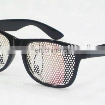 Sunglasses with logo on lens